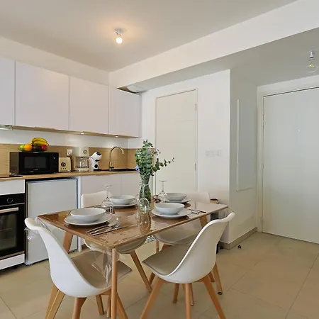 - Proche Apartment *